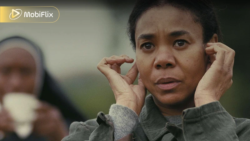 Deandra (Regina Hall)